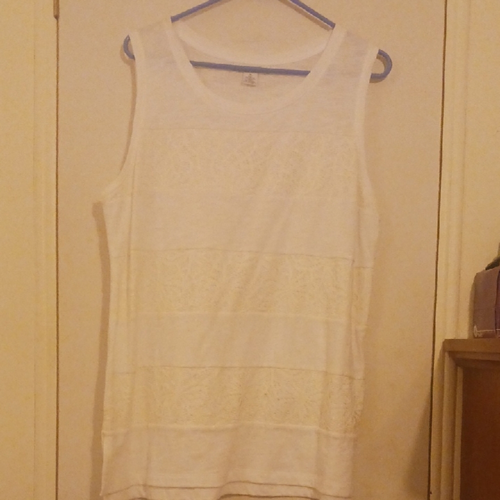 Women's White Sleeveless Top
